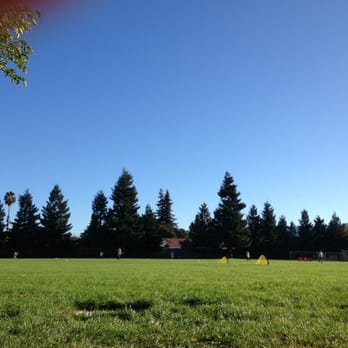 Huff Elementary School - Beautiful fields! I love that my daughter's team has dejected such a lovely school for practice - Elementary Schools Near Me - Mountain View, California