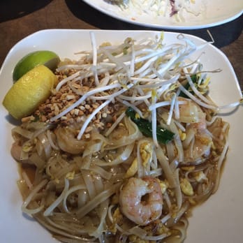 Sy Thai - shrimp pad Thai, medium spice - Thai Near Me - Troy, Michigan