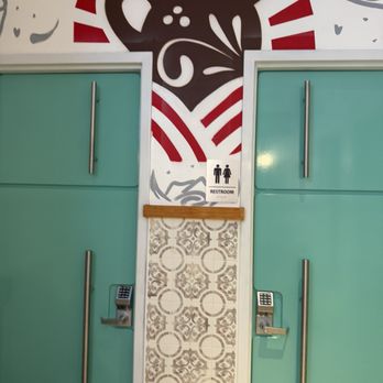 Con Azucar Cafe - Bathrooms ask for code - Bakeries Near Me - Sacramento, California