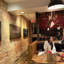 Bottom seating area