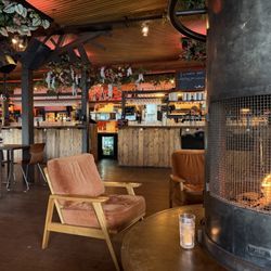 Hannekes Boom - Indoor eating area and bar