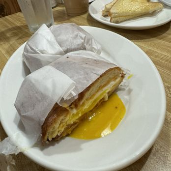 Stella's Cafe - Egg sandwich - Breakfast & Brunch Near Me - Hempstead, New York