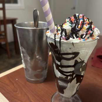 Sierra Woods Lodge - Delicious milkshake made by Juan! - Hotels Near Me - Emigrant Gap, California Sierra Woods Lodge - Delicious milkshake made by Juan! - Hotels Near Me - Emigrant Gap, California