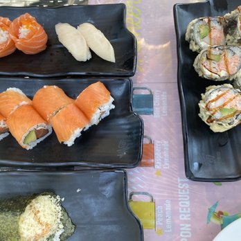 Spring Sushi - Spicy tuna hand roll, philadelphia roll, salmon rose, white tuna sushi and las vegas roll - Japanese Near Me - Toronto, Ontario