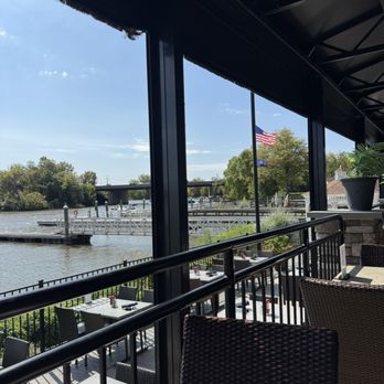 Stinger’s Waterfront - Outdoor Table view - American Near Me - Ridley Park, Pennsylvania