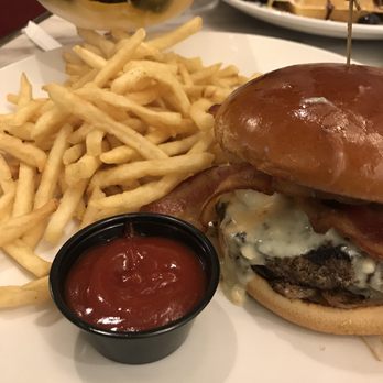 Sugar Factory Foxwoods - Blue Cheese Bacon Burger - American Near Me - Mashantucket, Connecticut Sugar Factory Foxwoods - Blue Cheese Bacon Burger - American Near Me - Mashantucket, Connecticut