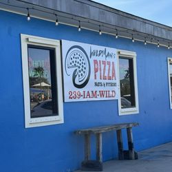 Wildman's Pizza Pasta & Pythons - Outside