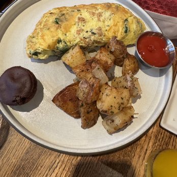 Skinner's Loft - Spinach & Mushroom Omelette. - New American Near Me - Jersey City, New Jersey Skinner's Loft - Spinach & Mushroom Omelette. - New American Near Me - Jersey City, New Jersey