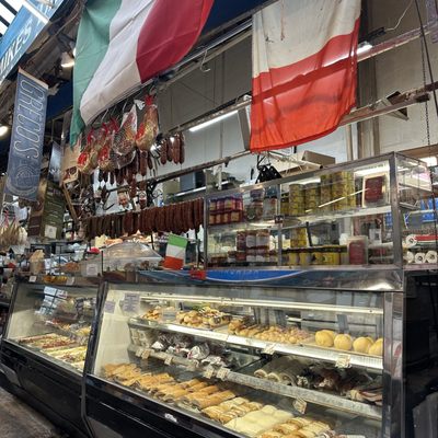 Arthur Avenue Retail Market by null