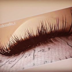 Dazzle Beauty Studio - Wispy Volume