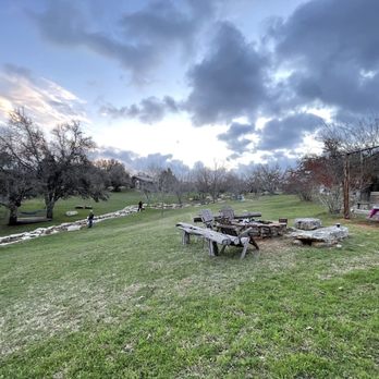Barons CreekSide - Guest Houses Near Me - Fredericksburg, Texas