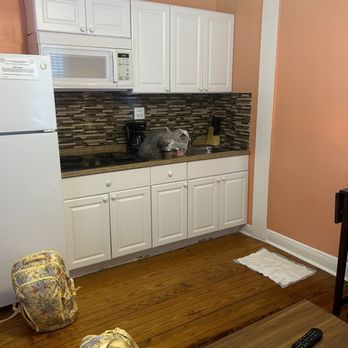 Courtney's Place - Kitchen area - Bed & Breakfast Near Me - Key West, Florida Courtney's Place - Kitchen area - Bed & Breakfast Near Me - Key West, Florida