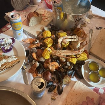 The Crab Pot - This is $118 worth of crab, clam, mussel and shrimp combo?? I will never recommend coming to this place, never. - Seafood Near Me - Seattle, Washington The Crab Pot - This is $118 worth of crab, clam, mussel and shrimp combo?? I will never recommend coming to this place, never. - Seafood Near Me - Seattle, Washington