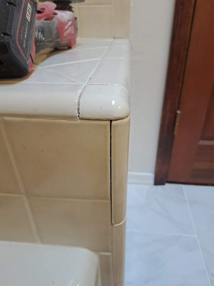 Slide of Vetoes Tub & Toilet Caulking