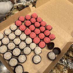 Dainty Dessert - White chocolate and strawberry brigadeiros