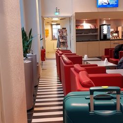 DB Lounge Dresden - Klein aber fein. Kofferschleppen die Treppe rauf aber Zugang von Gleis 3 wenn man weiss wo ...
