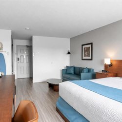 Ramada by Wyndham Surrey/Langley - Guest room