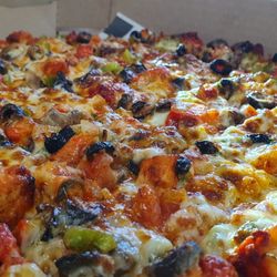 Masala Pizza STL - Chicken Tikka Masala Pizza with thin crust, a half dozen vegetables, and a special spice mix.