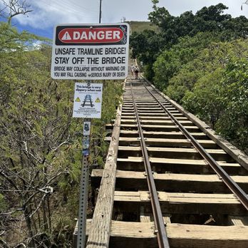 Koko Crater Trail - Danger zone there's nothing between the train planks so don't fall in between - Hiking Near Me - Honolulu, Hawaii Koko Crater Trail - Danger zone there's nothing between the train planks so don't fall in between - Hiking Near Me - Honolulu, Hawaii