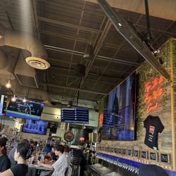 Naples Flatbread Kitchen & Bar - Tap wall