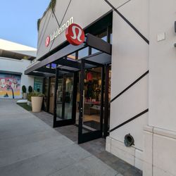Lululemon - Storefront