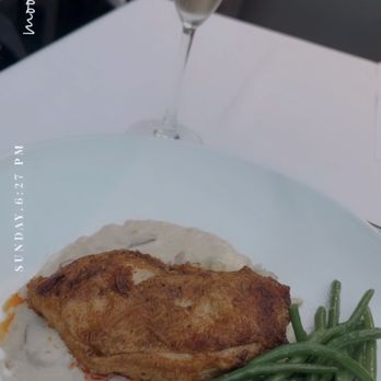 Odyssey Chicago River - Chicken Breast, string beans, mashed potatoes - American Near Me - Chicago, Illinois