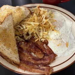Carlito's - Eggs bacon hash browns toast