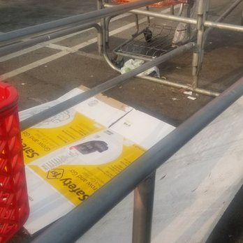 Target - Trash in the return cart area - Department Stores Near Me - Palmdale, California