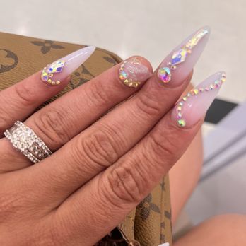 Happiest Nails & Spa - Didn't last more that 10mins - Nail Salons Near Me - Oceanside, California