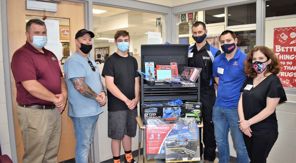 HUNTER’S GARAGE Updated September 2024 12 Photos 45 St, Clearfield, Pennsylvania