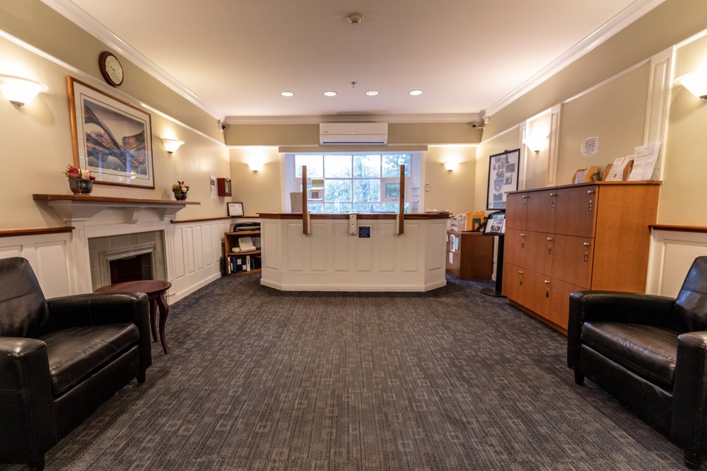 BOURNEWOOD HOSPITAL Updated November 2024 13 Photos & 33 Reviews