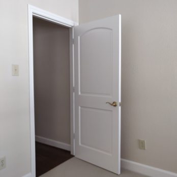 Memorial West Contractors - an empty room with a door open - General Contractors Near Me - Houston, Texas Memorial West Contractors - an empty room with a door open - General Contractors Near Me - Houston, Texas