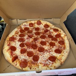 Joe's Pizza & Pasta - Pepperoni pizza