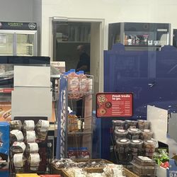 Mapco Mart - Employee working while the door is locked not letting customers in at 8pm.