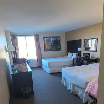 Laughlin River Lodge - River view deluxe queen room, non smoking. Mini fridge & microwave. No coffee machine or ice bucket. - Resorts Near Me - Laughlin, Nevada