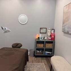 Chiromom - Right view angle of the interior space for one of the acupuncture treatment rooms.