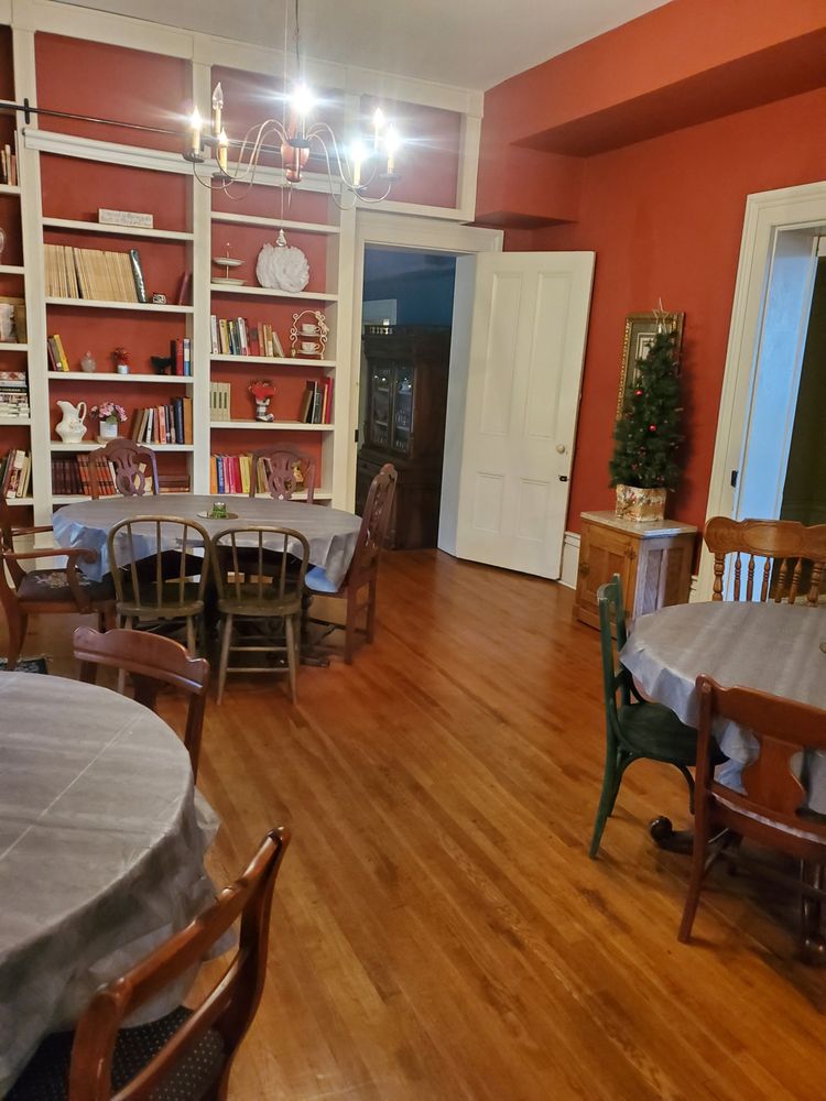 Hall Place Bed & Breakfast Logo