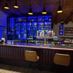 Dave's Place - Bar in the lounge area. Also used for overflow seating during breakfast.