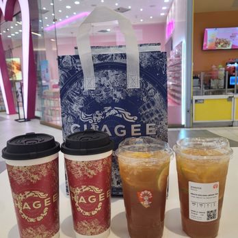 Chagee Modern Teahouse - 2 peach Oolong Tea lattes, 2 peach oolong lemon tea. The "peach oolong" tea series are delicious! - Coffee & Tea Near Me - Torrance, California Chagee Modern Teahouse - 2 peach Oolong Tea lattes, 2 peach oolong lemon tea. The "peach oolong" tea series are delicious! - Coffee & Tea Near Me - Torrance, California