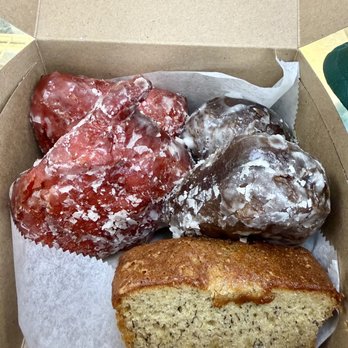 Kamehameha Bakery - strawberry donut, poi donut, banana bread - Bakeries Near Me - Honolulu, Hawaii