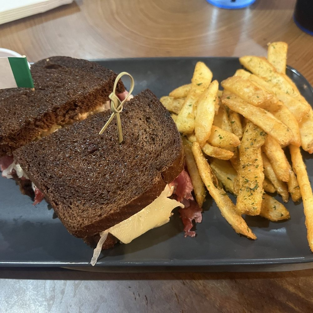 Flanagan's Irish Pub - Irish Near Me - Grand Rapids, Michigan