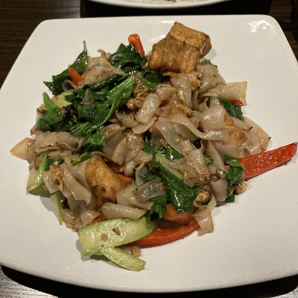 Similan Thai Restaurant - Pad Khee Mao Noodles, chicken Pad Thai, Seafood Tom Yum Soup - Thai Near Me - Solana Beach, California Similan Thai Restaurant - Pad Khee Mao Noodles, chicken Pad Thai, Seafood Tom Yum Soup - Thai Near Me - Solana Beach, California