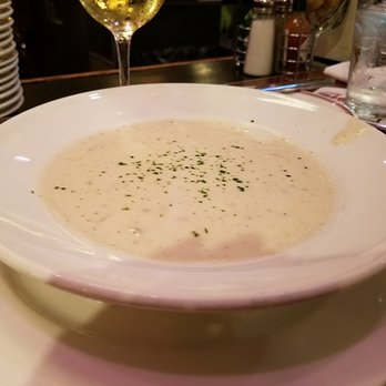 Shaw's Crab House - Bowl of clam chowder - Seafood Near Me - Chicago, Illinois Shaw's Crab House - Bowl of clam chowder - Seafood Near Me - Chicago, Illinois