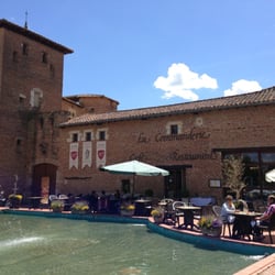 La Commanderie - La terrasse et le restaurant.