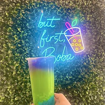 East Coast Tea Bar - Honeydew lemonade butterfly pea flower tea with coconut jellies and blue raspberry hearts. - Bubble Tea Near Me - Myrtle Beach, South Carolina East Coast Tea Bar - Honeydew lemonade butterfly pea flower tea with coconut jellies and blue raspberry hearts. - Bubble Tea Near Me - Myrtle Beach, South Carolina