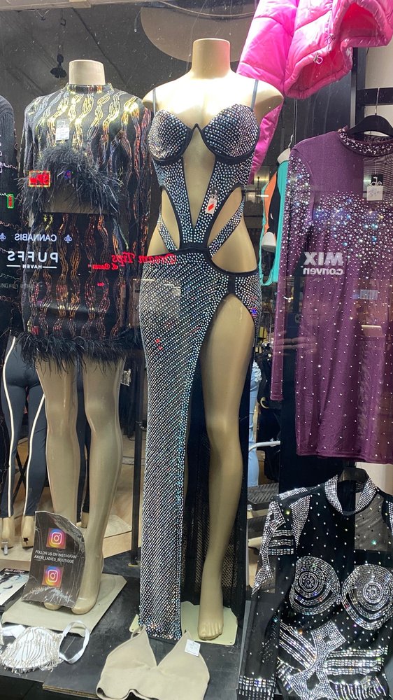 AXIOM LADIES BOUTIQUE Updated September 2024 592 Yonge Street