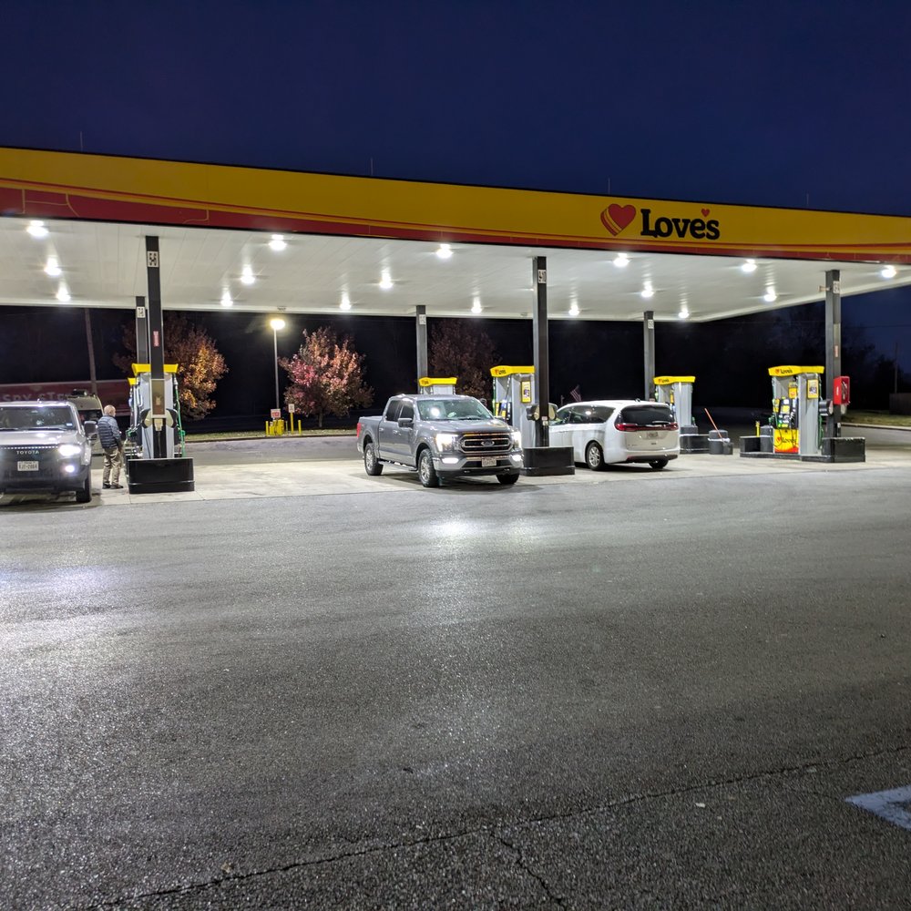 Love's Travel Stop - Love's Travel Stop, Dickson TN - Gas Stations Near Me - Dickson, Tennessee