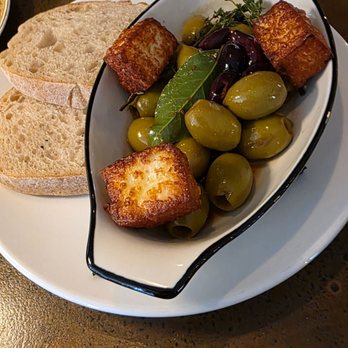 Gladstone Commons - Warm Olives - Bistros Near Me - Windsor, Ontario Gladstone Commons - Warm Olives - Bistros Near Me - Windsor, Ontario