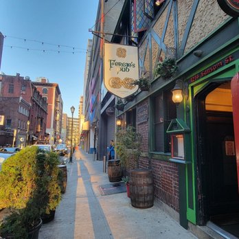 Fergie's Pub - Fun exterior - Irish Pub Near Me - Philadelphia, Pennsylvania Fergie's Pub - Fun exterior - Irish Pub Near Me - Philadelphia, Pennsylvania