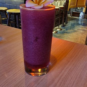 Evio's Pizza & Grill - Tito's frozen blueberry lemonade - Pizza Near Me - North Miami, Florida
